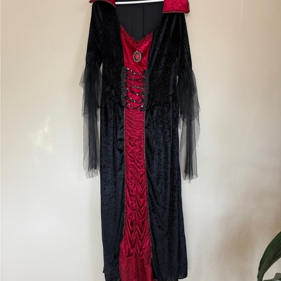 Spirit Halloween Victorian Vampiress Plus Size Costume Black Red Dress - Picture 2 of 12